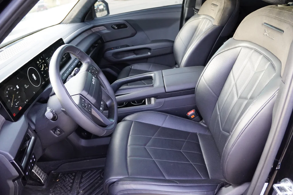 Used 2027 Ebony Black Kia X-Line SX-Prestige image 6