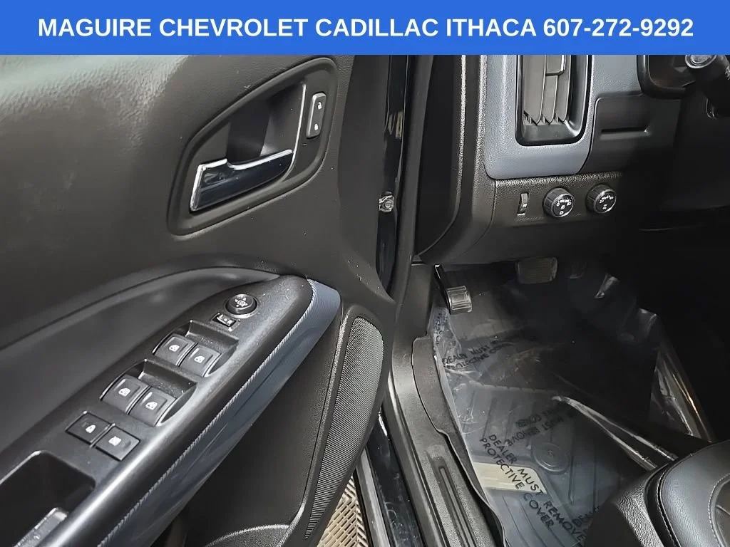 Used 2019 BLACK Chevrolet 4WD Z71 image 27