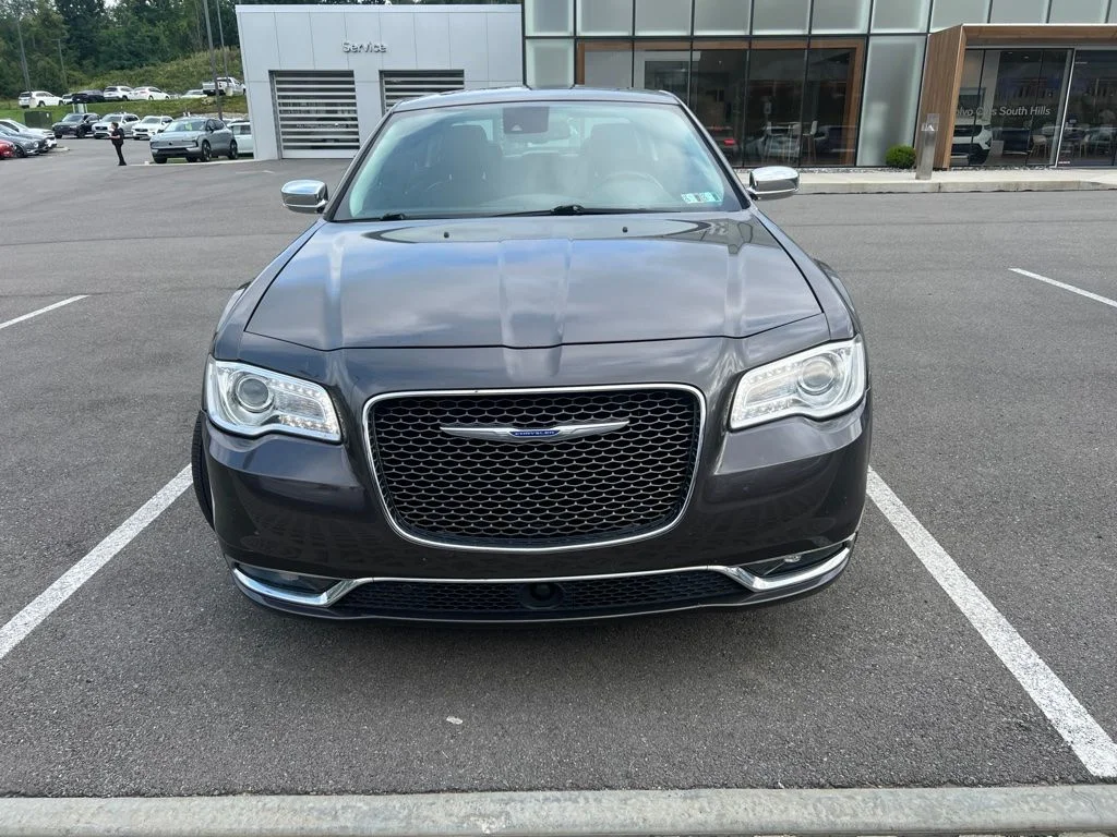 Used 2018 Crystal Metallic Chrysler Limited image 1