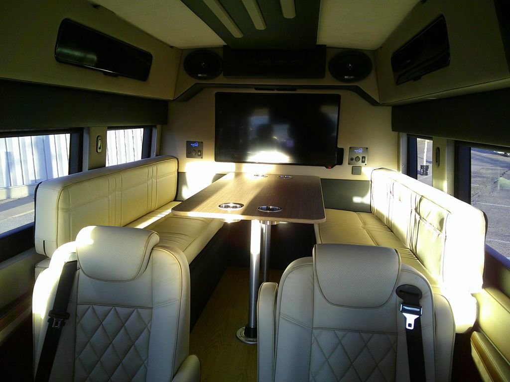 Used 2024 Black RAM High Roof image 45