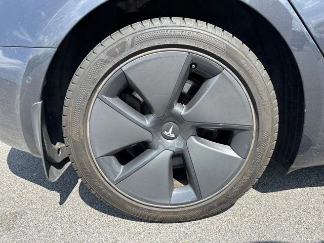 Used 2021  Tesla Long Range image 24
