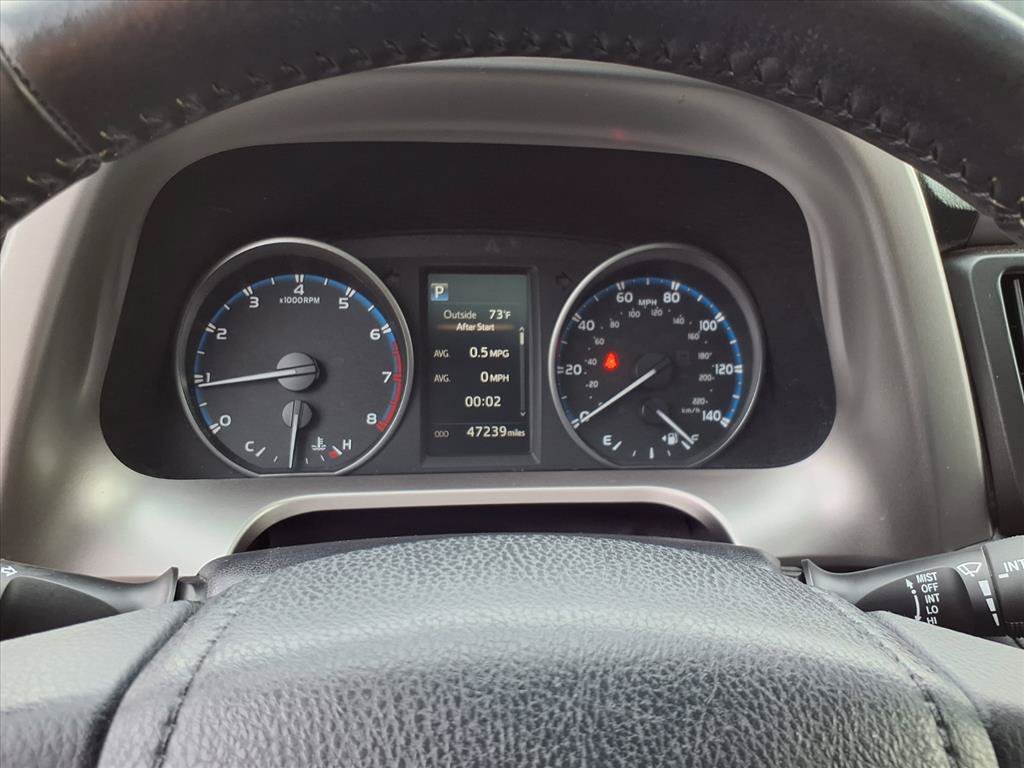 Used 2018 White Toyota XLE image 18