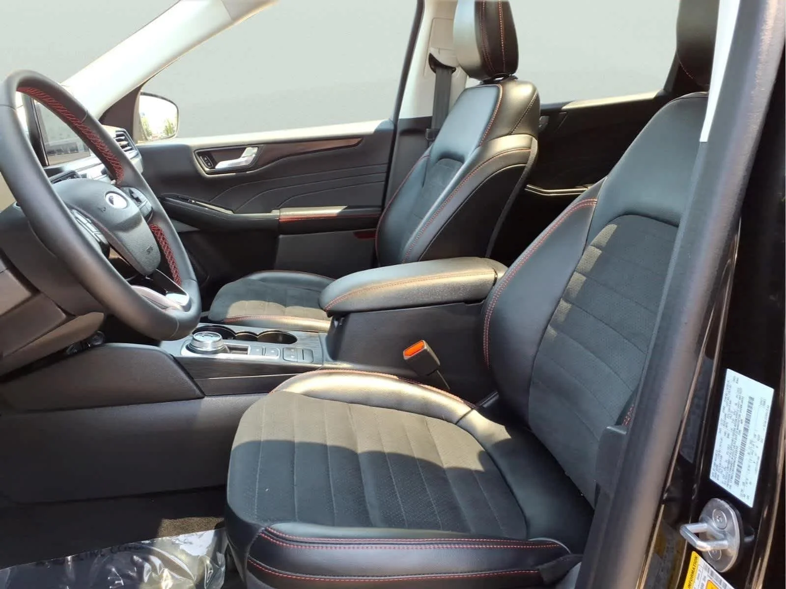 Used 2022 Agate Black Metallic Ford SEL image 15