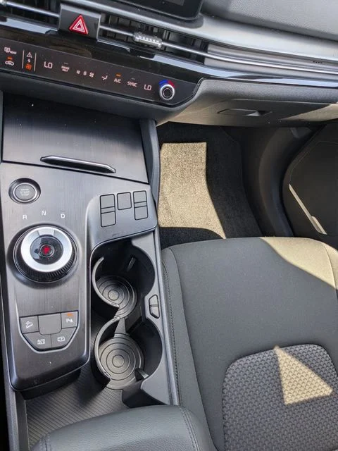 Used 2026 Snow White Pearl Kia LX image 19
