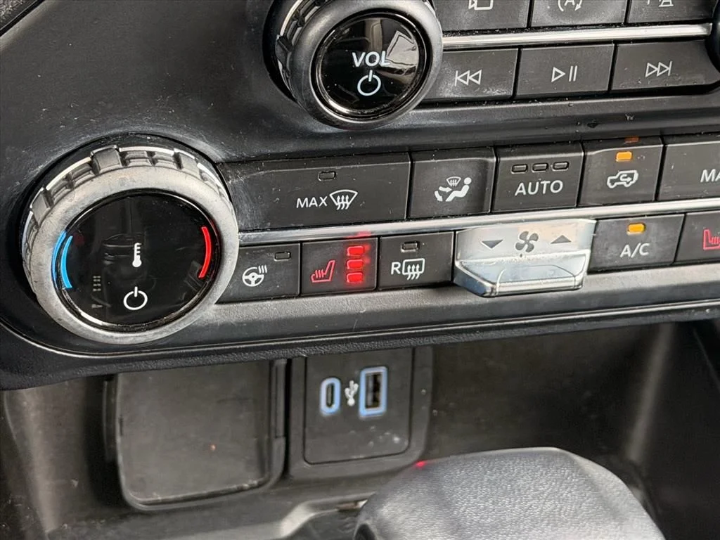 Used 2022 Red Ford Wildtrak image 27