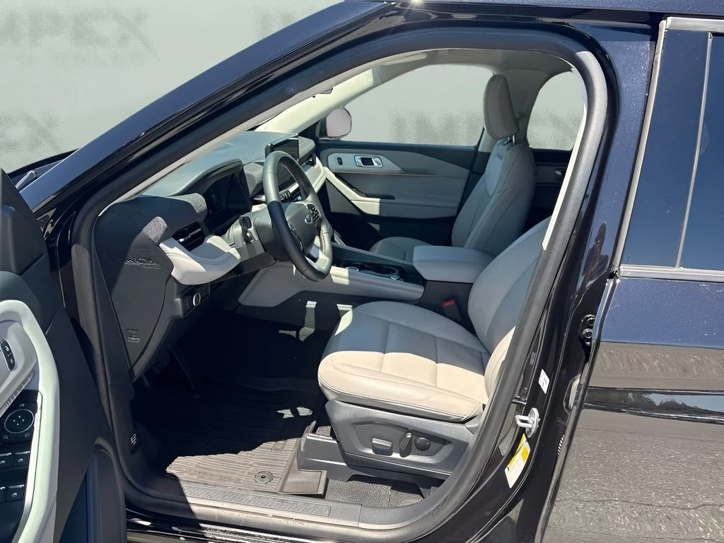 Used 2025 Black Ford Active image 9