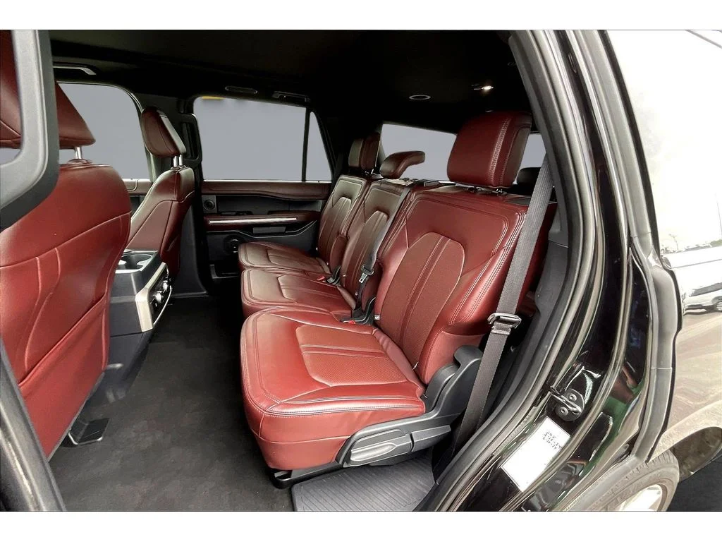 Used 2024  Ford Limited image 18