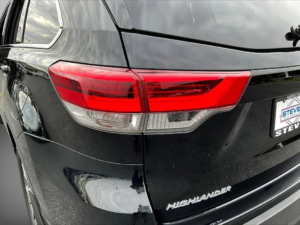 Used 2019 Black Toyota XLE image 23