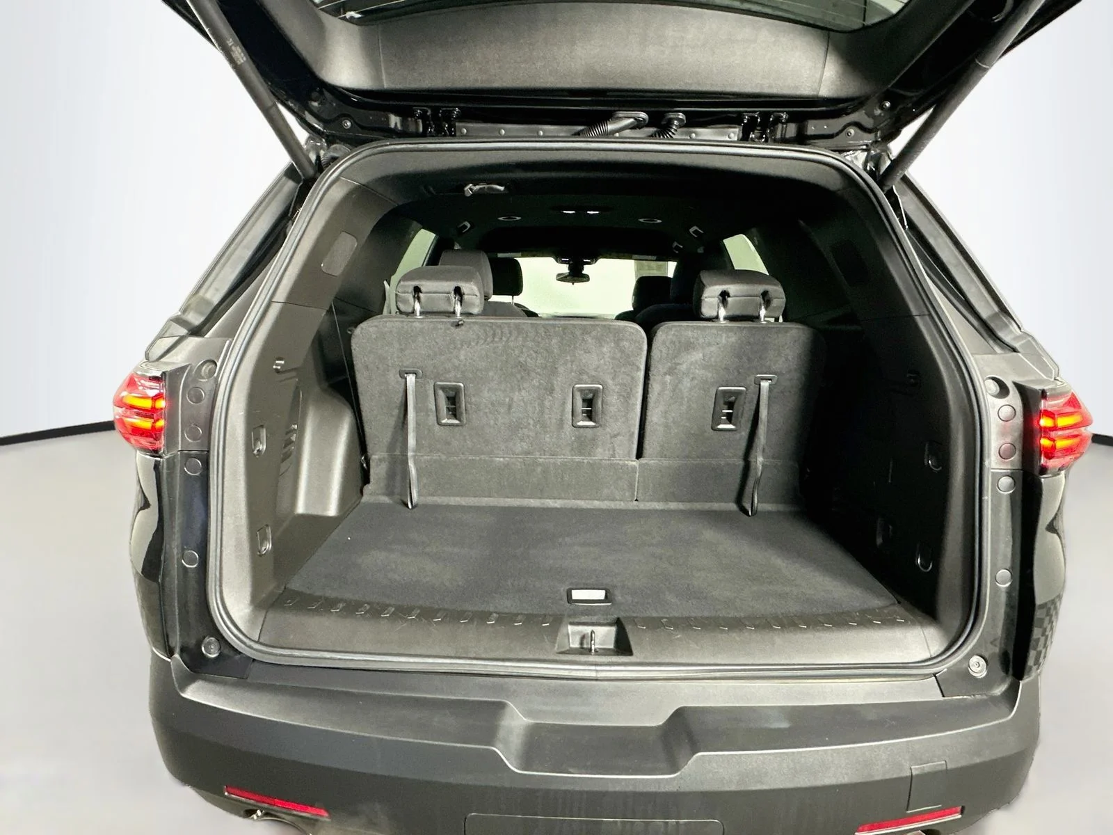 Used 2023 Mosaic Black Metallic Chevrolet LT image 27