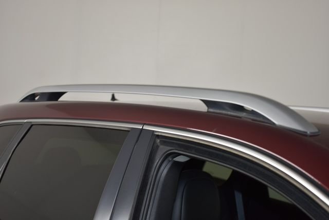 Used 2019 Red Jeep Latitude image 12