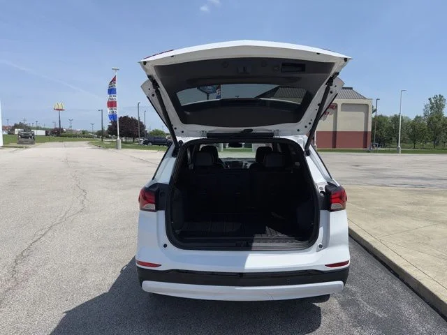 Used 2024 White Chevrolet Premier image 4