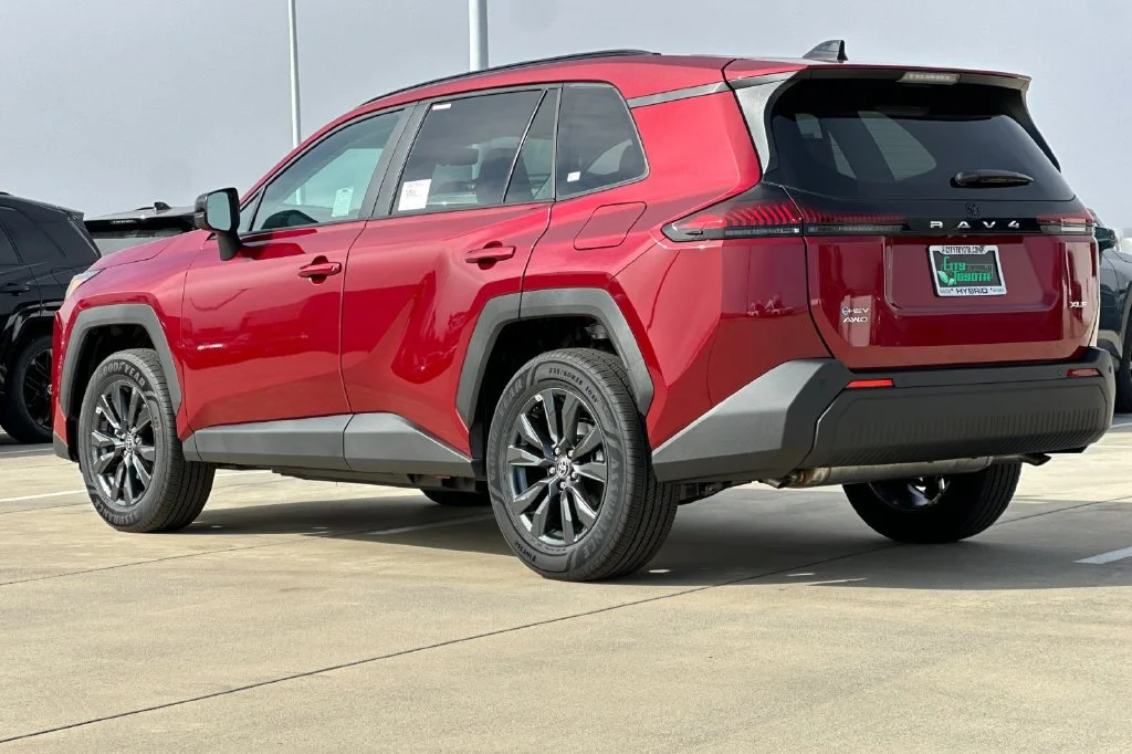New 2026 Ruby Flare Pearl <sup>1</sup> Toyota  XLE Premium image 6