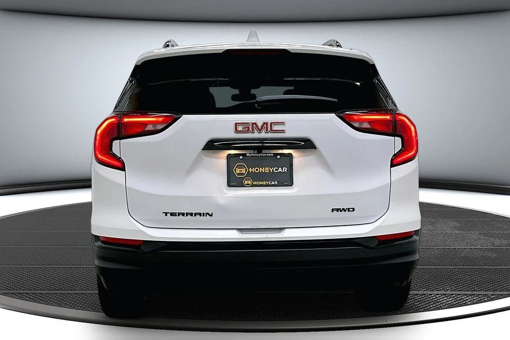 Used 2021 White GMC SLE image 5