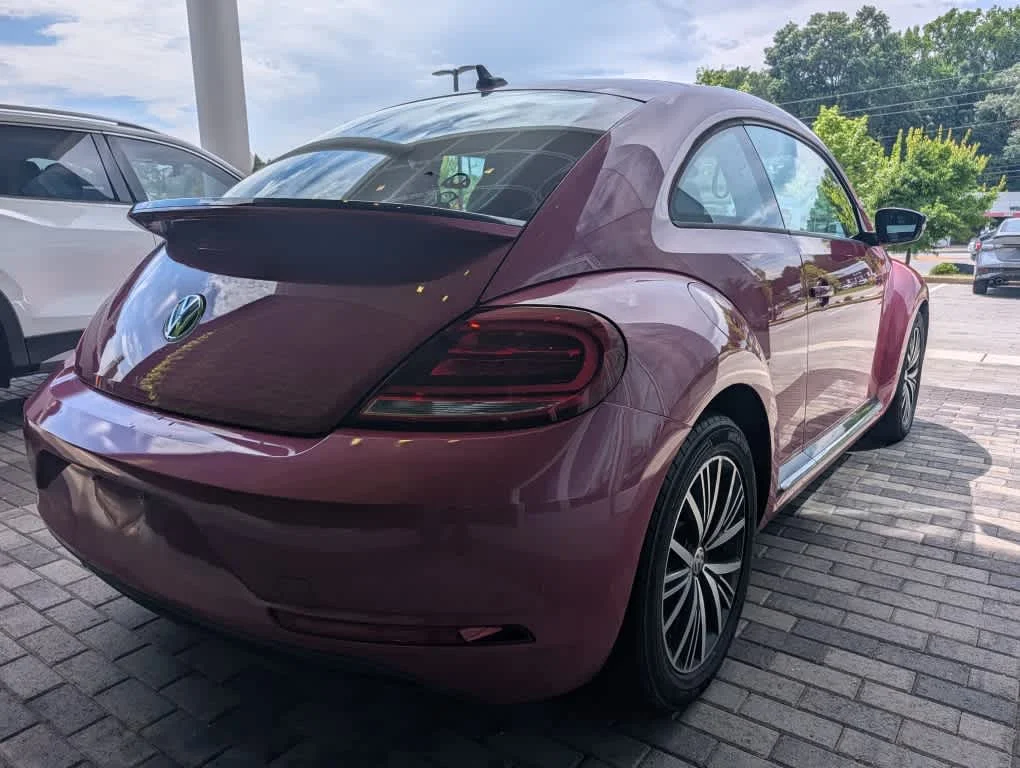 Used 2017 FRESH FUCHSIA Volkswagen 1.8T S image 7