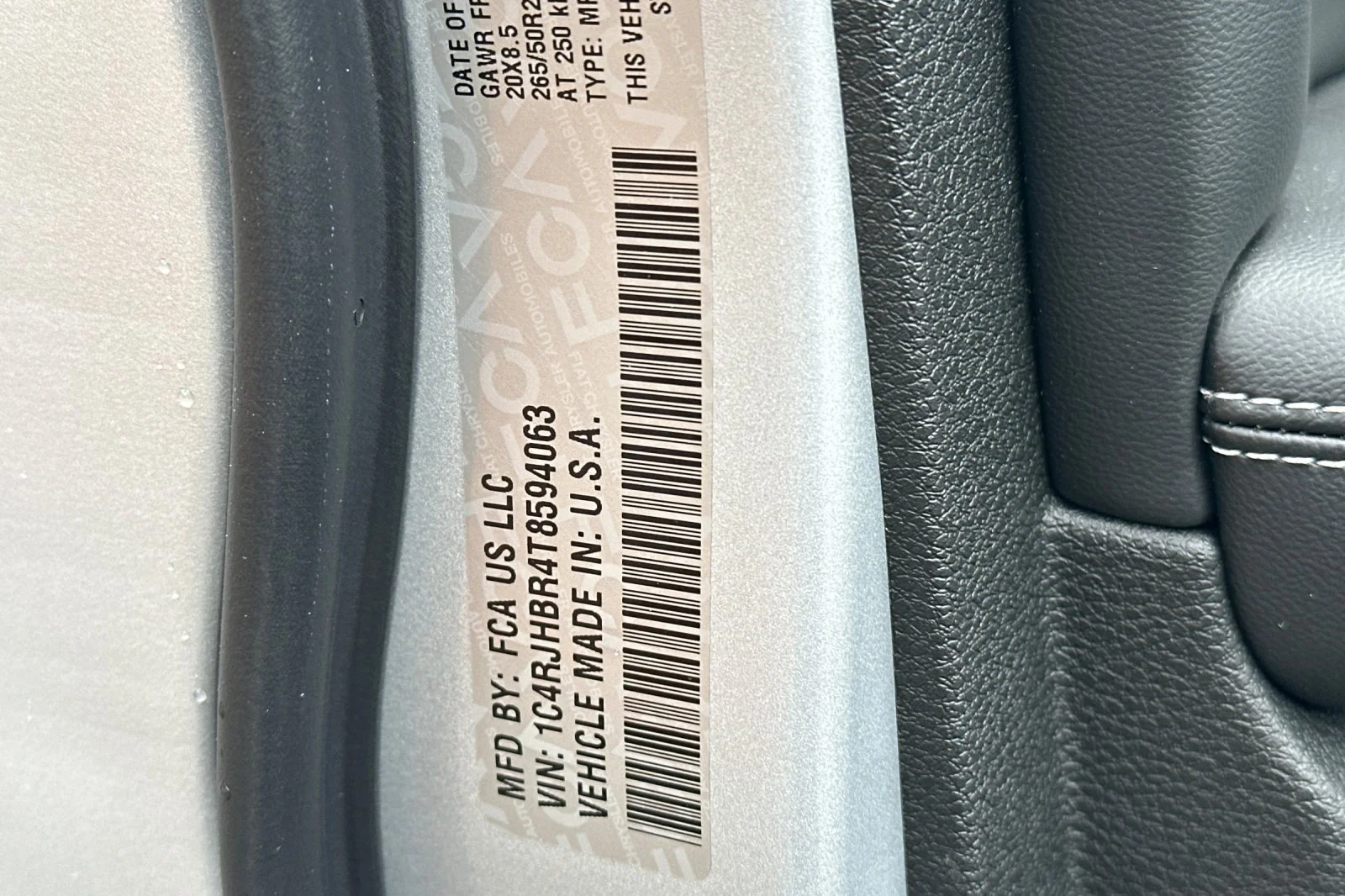 New 2026 Silver Zynith Exterior Paint Jeep Limited image 27