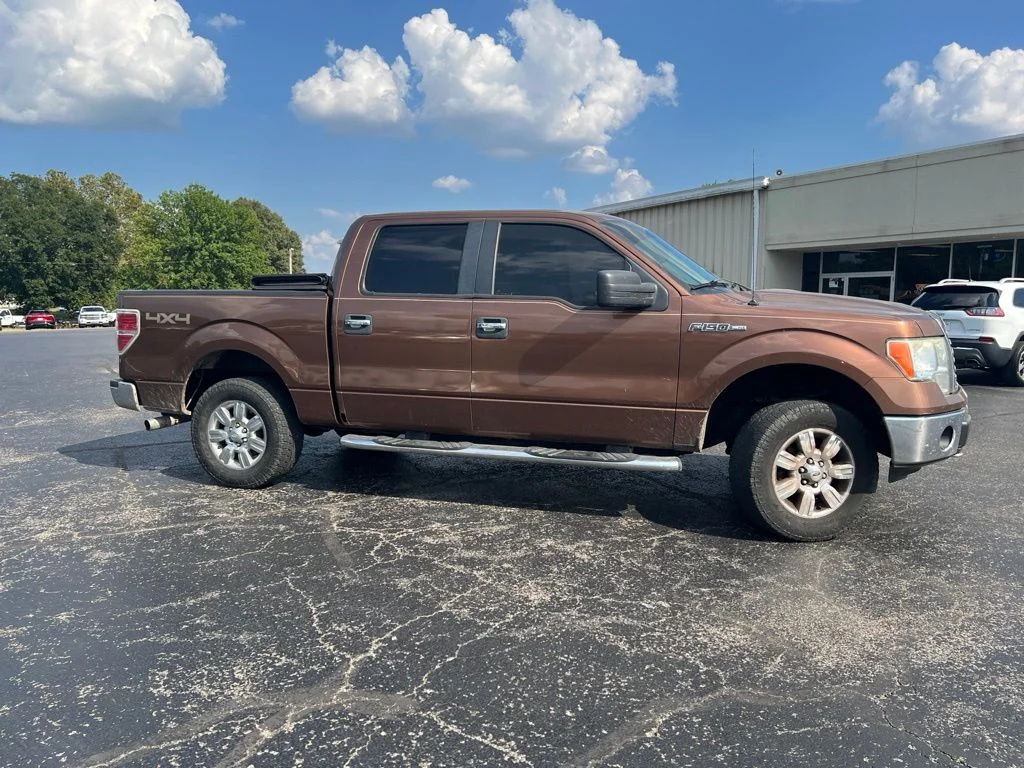 Used 2011 Bronze Metallic Ford XLT image 2
