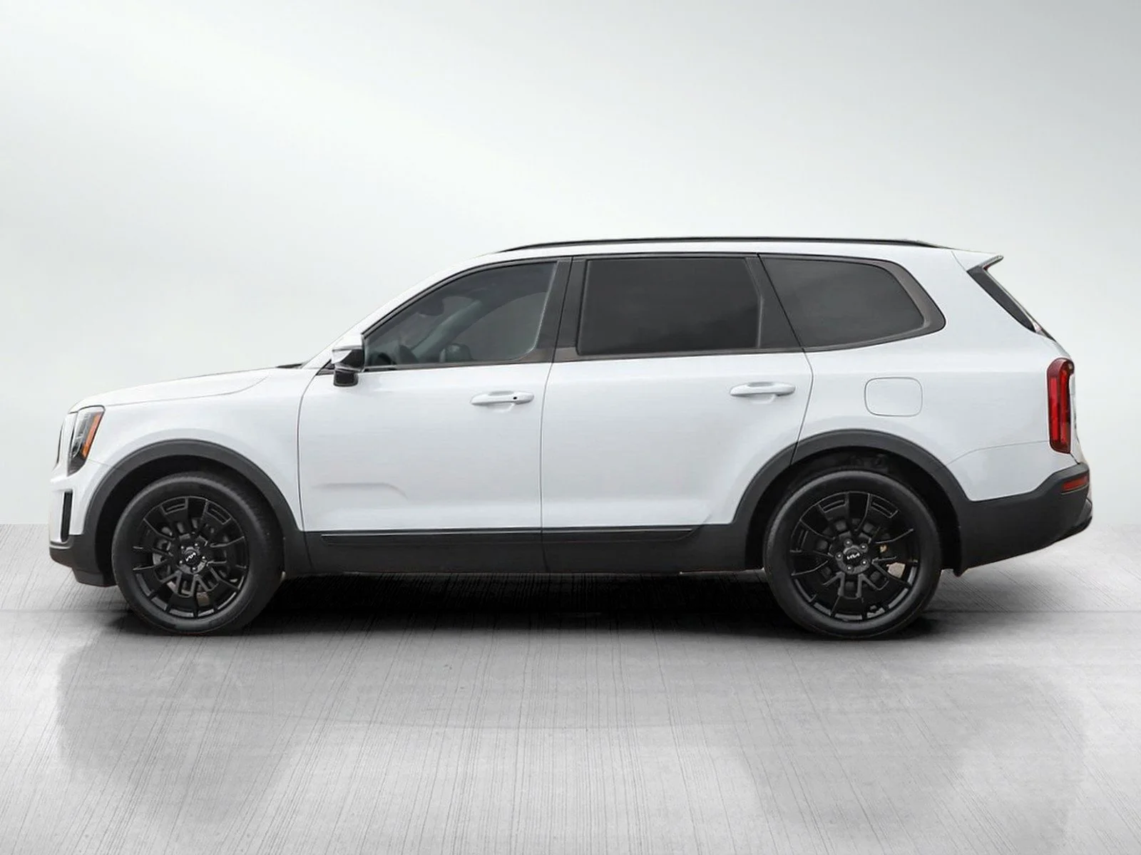 Used 2022 Kia Telluride SX with VIN 5XYP5DHC8NG292195 for sale in Wayzata, Minnesota