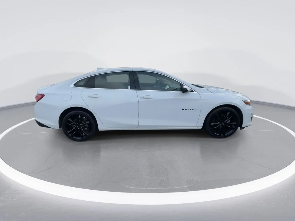 Used 2024 White Chevrolet LT image 9