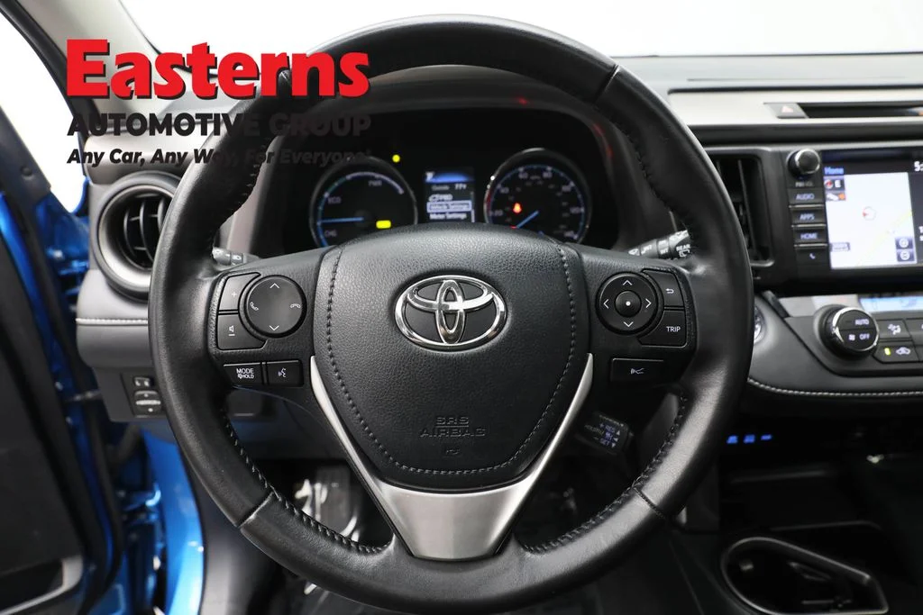 Used 2017 Blue Toyota XLE image 10