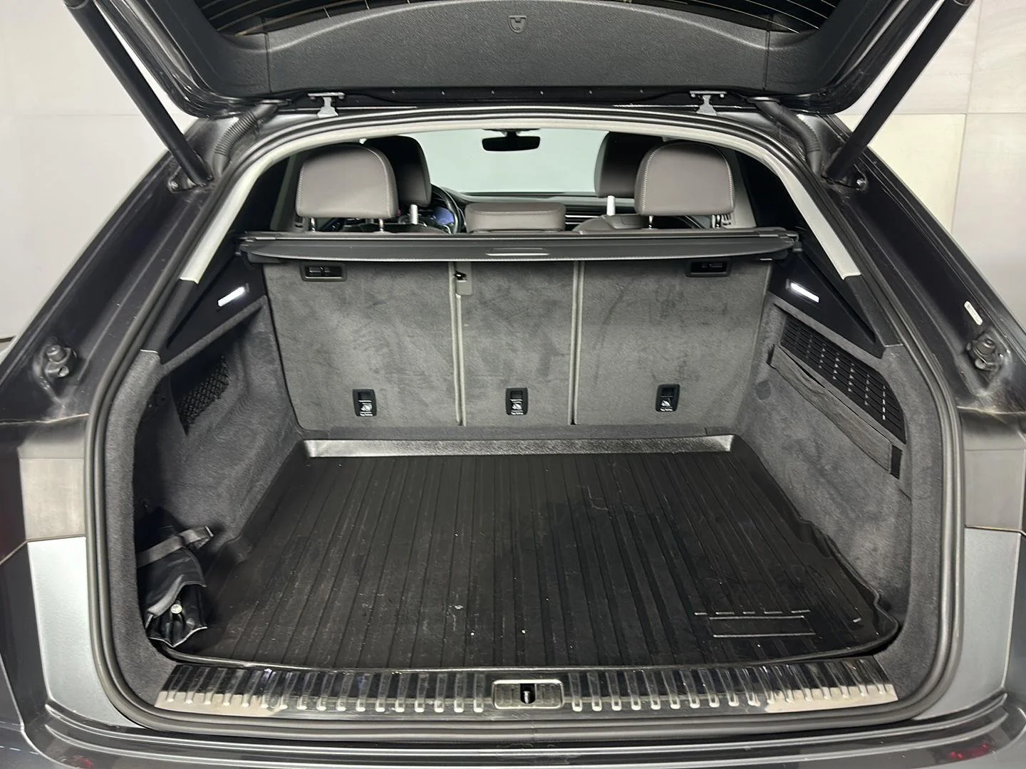 Used 2019 Daytona Gray Pearl Effect Audi Prestige image 23