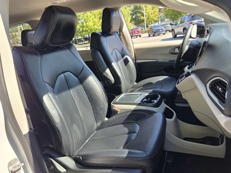 Used 2024 Bright White Clearcoat CHRYSLER TOURING L image 19