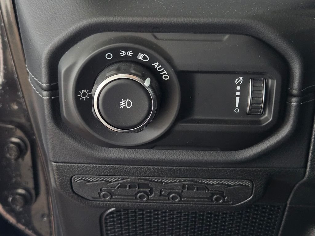 2025 Jeep Wrangler 4-Door Sahara - Photo 28