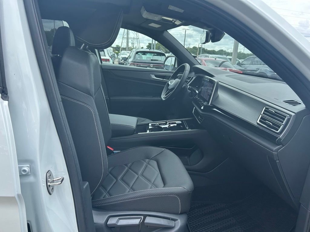 New 2026 White/off-white Volkswagen 2.0T SE w/Technology image 37
