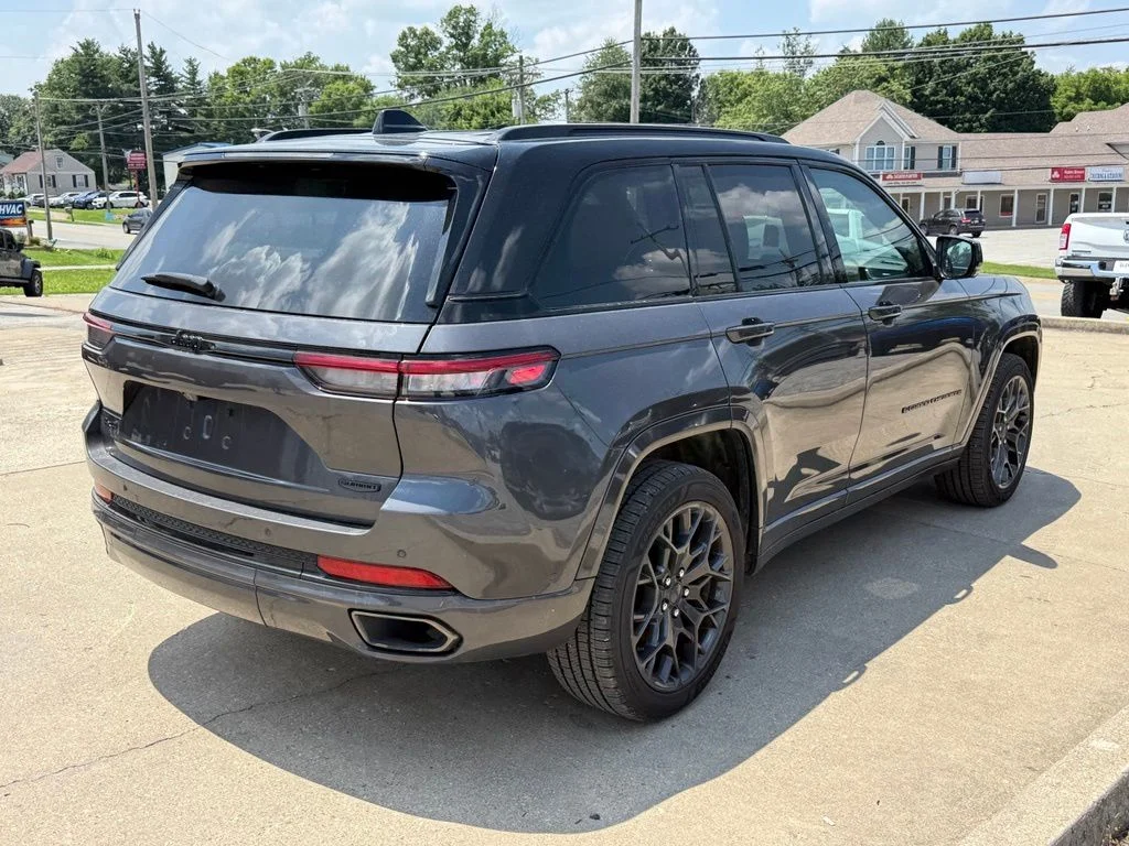 Used 2024 Gray Jeep Summit image 6
