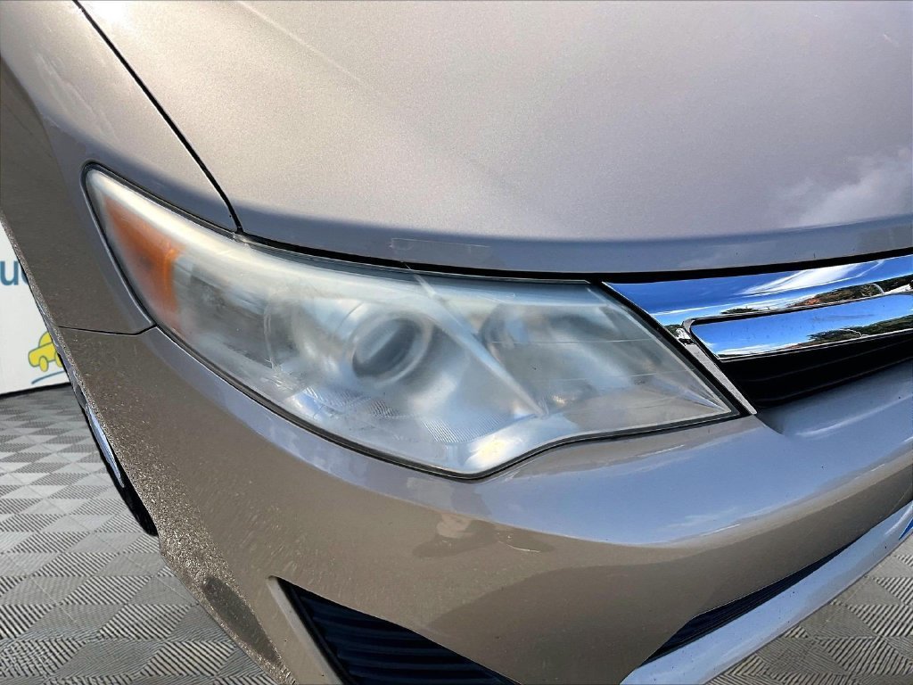 Used 2012  Toyota LE image 31