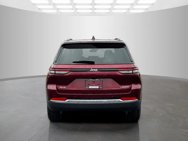 New 2026 Velvet Red Pearl-Coat Exterior Paint Jeep Laredo X image 6