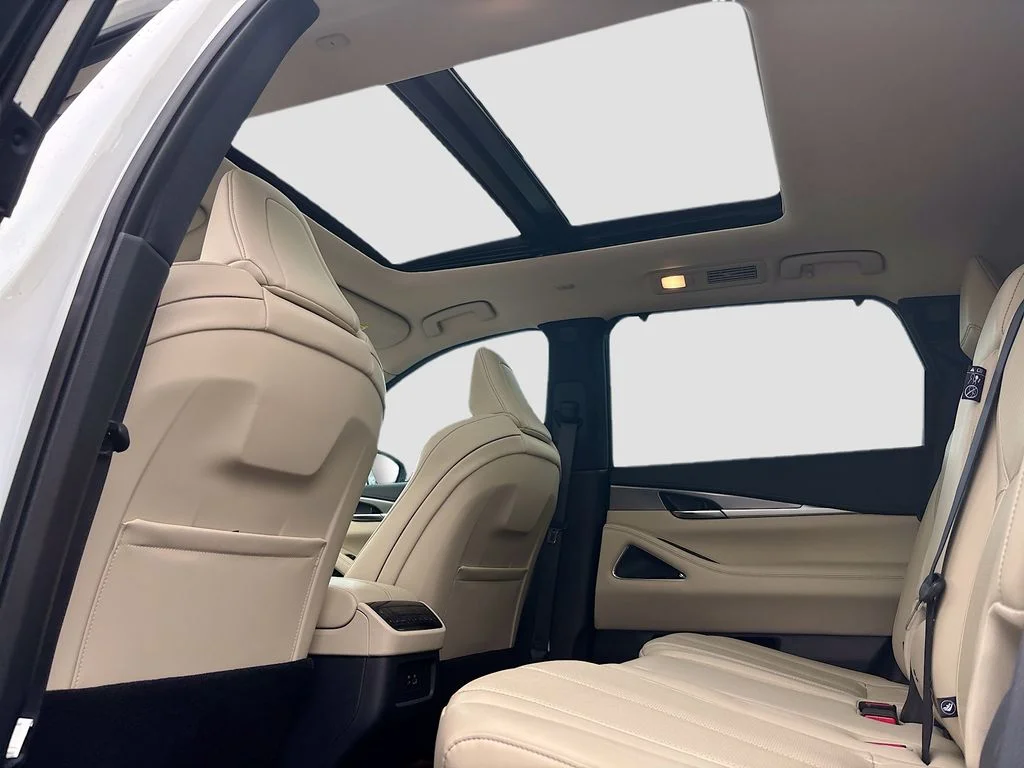 Used 2025 White INFINITI LUXE image 20