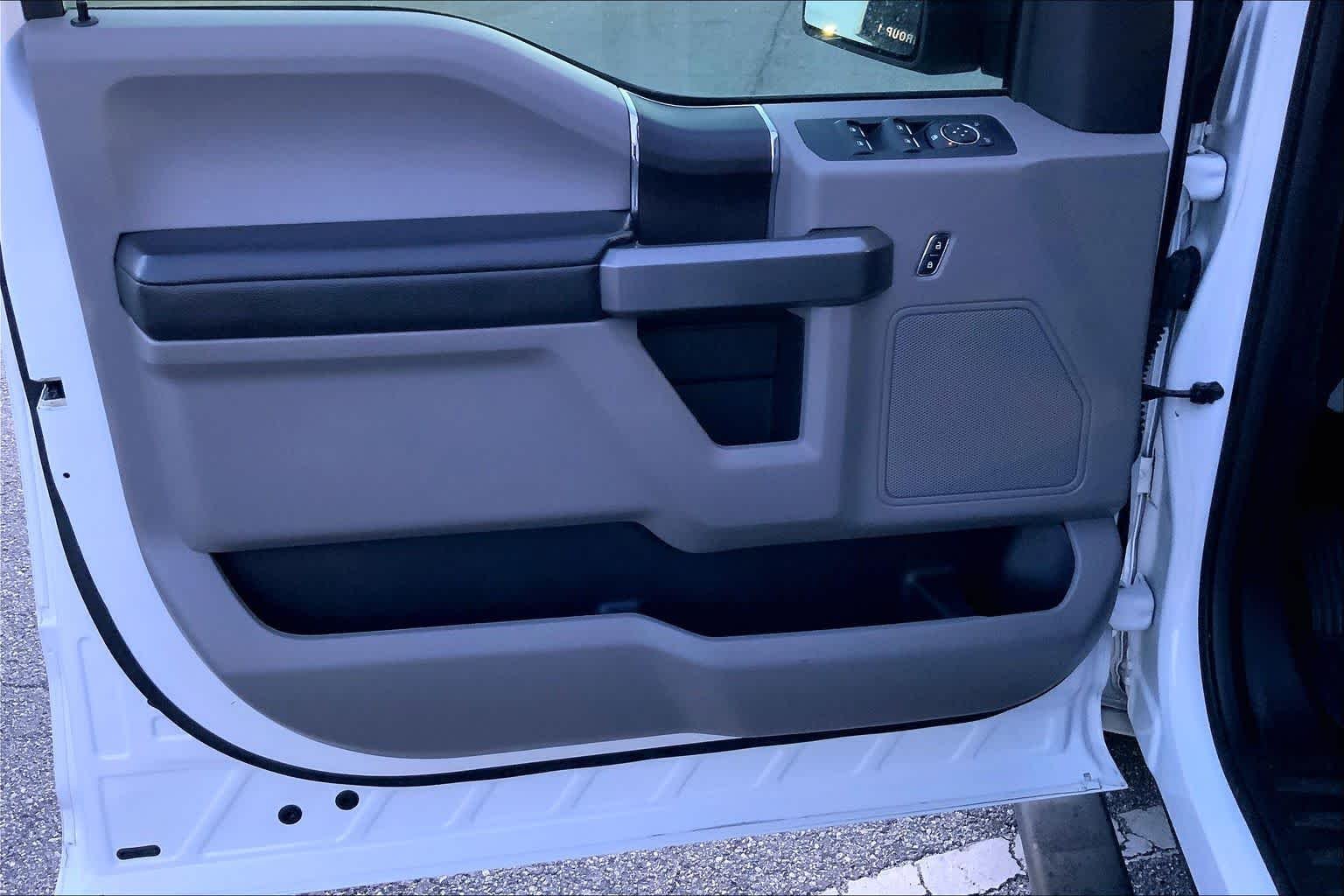 Used 2018 Oxford White Ford XLT image 21