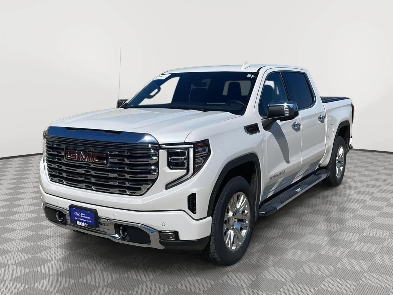 Used 2023 White Frost Tricoat GMC Denali image 7