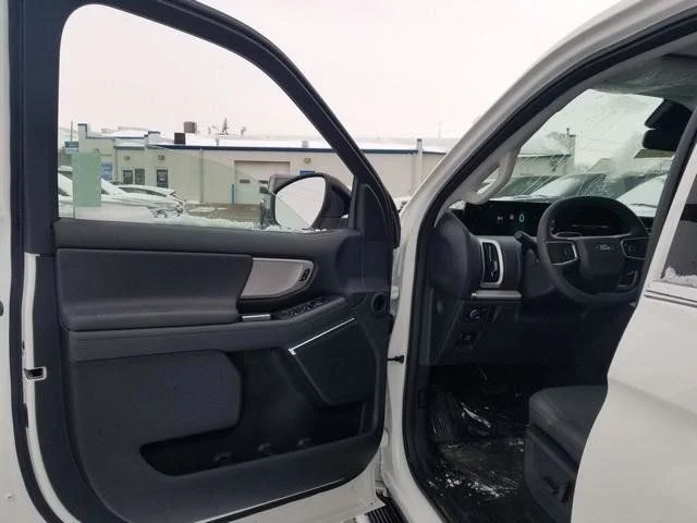 New 2026 Star White Metallic Tri-Coat Ford MAX Active image 38