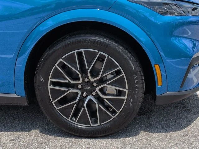 New 2026 Velocity Blue Metallic Ford Premium image 11