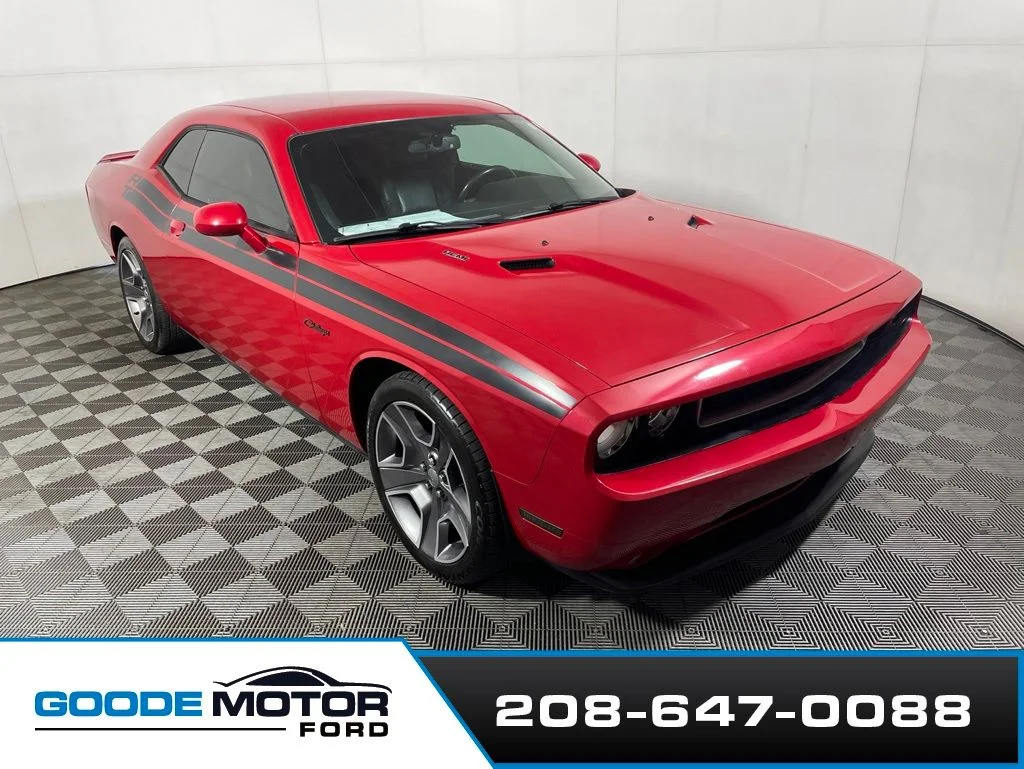 2012 Dodge Challenger R/T's photo