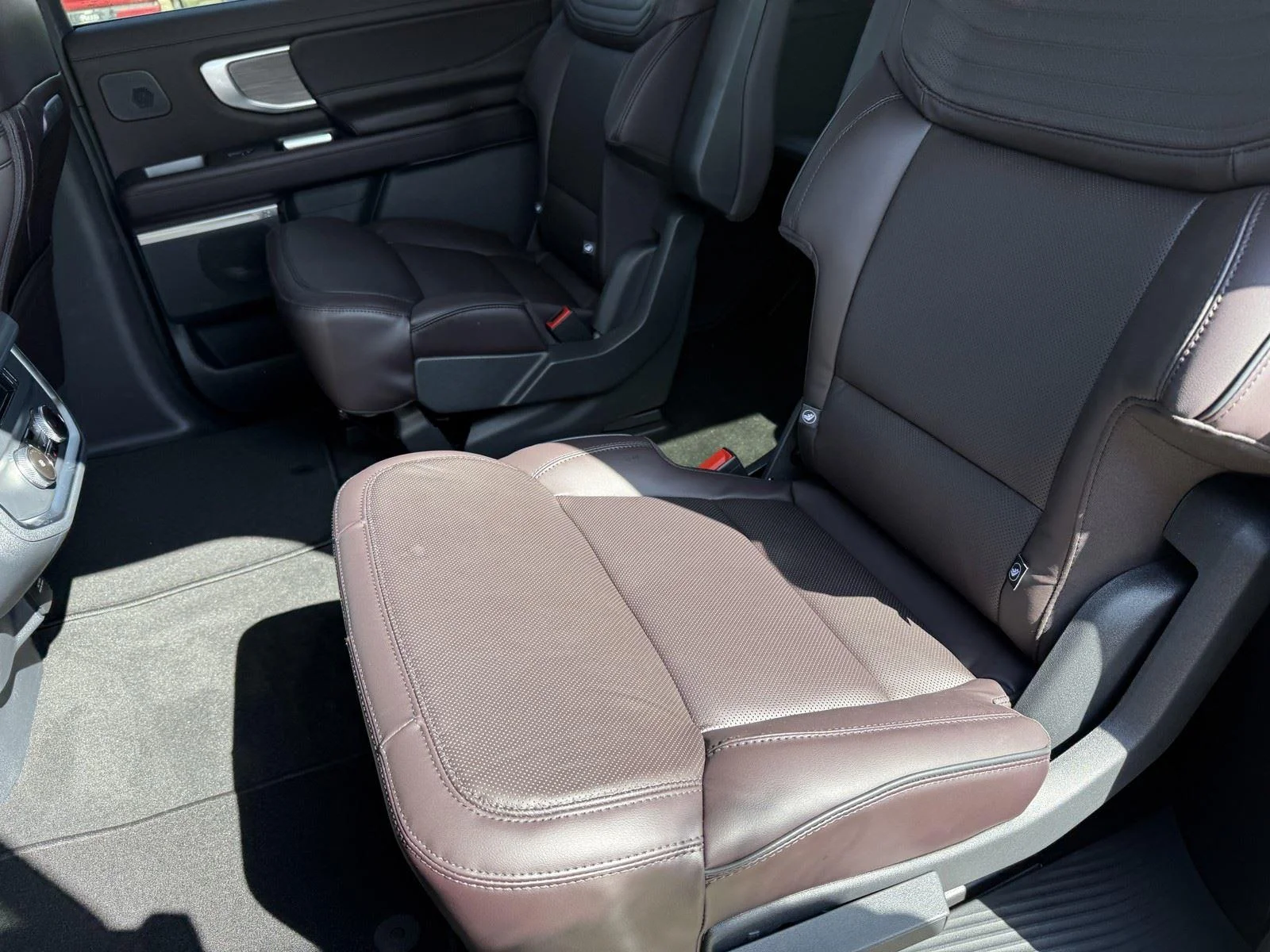 New 2026 Star White Metallic Tri-Coat Ford MAX Platinum® image 29