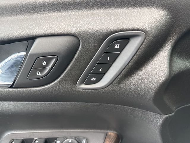 Used 2021 White GMC Denali image 23