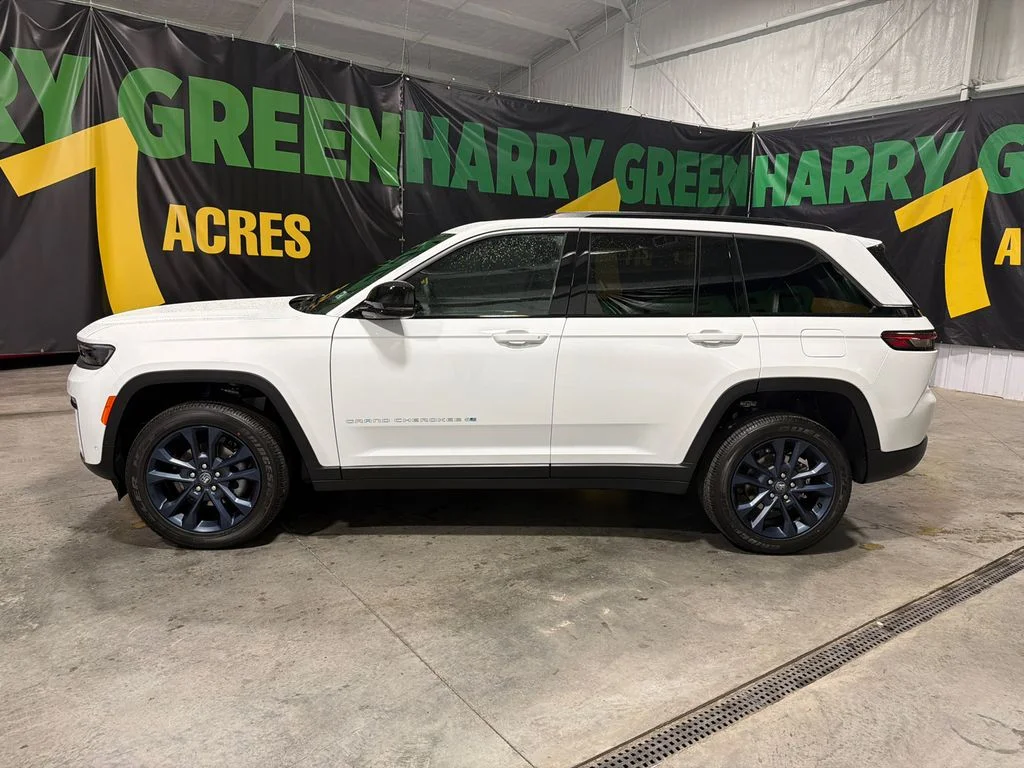 New 2026 Bright White Clear-Coat Exterior Paint Jeep 85th Anniversary Edition image 3