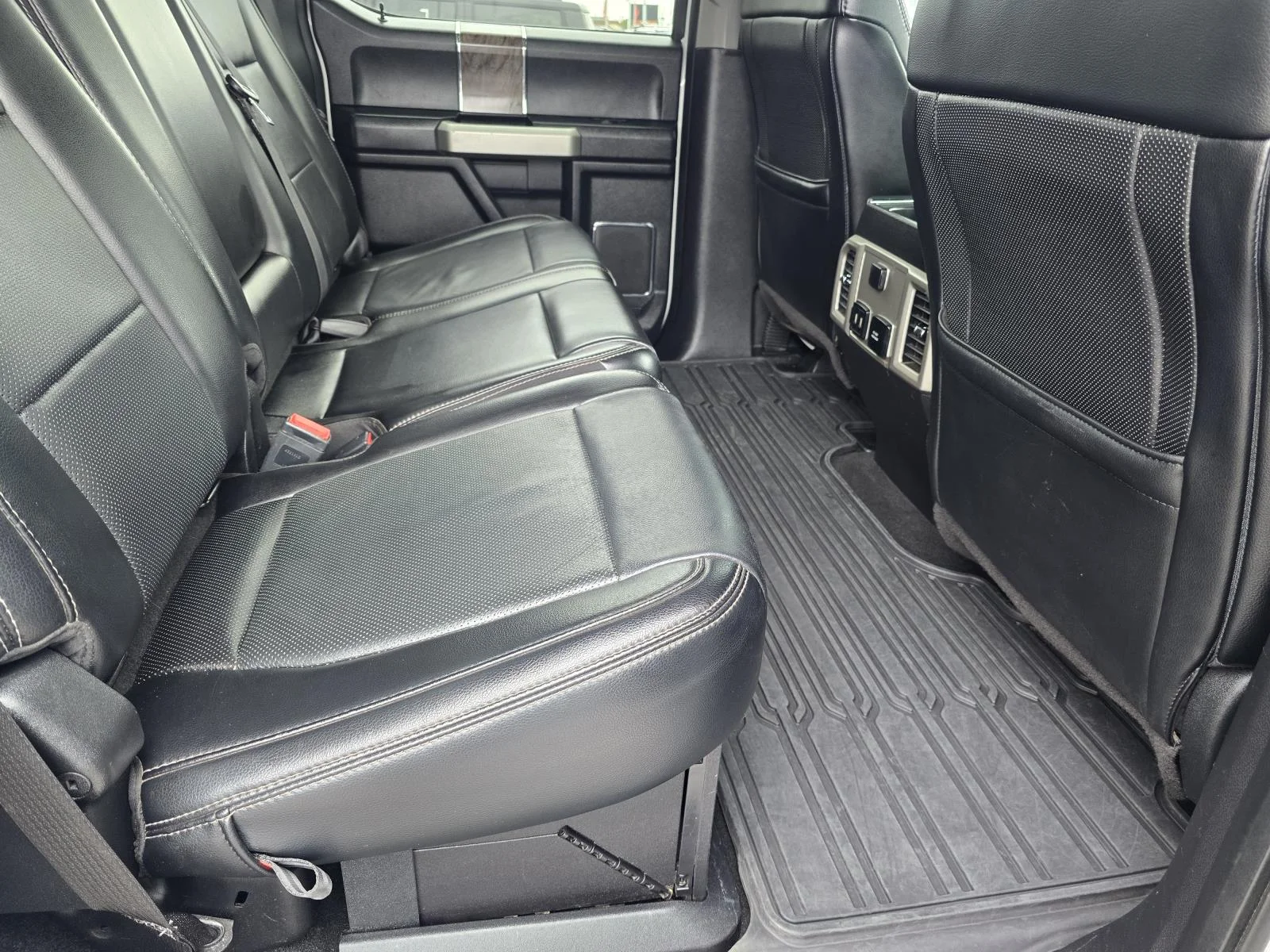 Used 2019 Oxford White Ford LARIAT image 20
