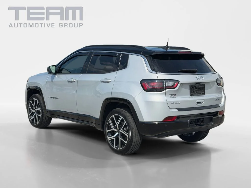 Used 2025 Silver Jeep Limited image 5
