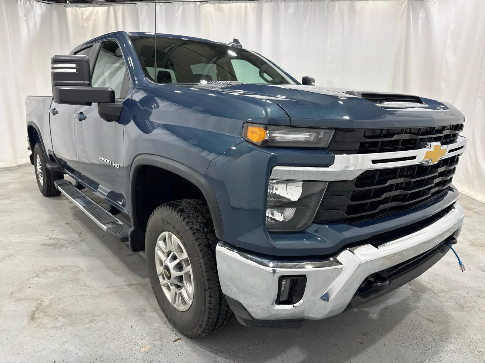Used 2026 Lakeshore Blue Metallic Chevrolet LT image 7