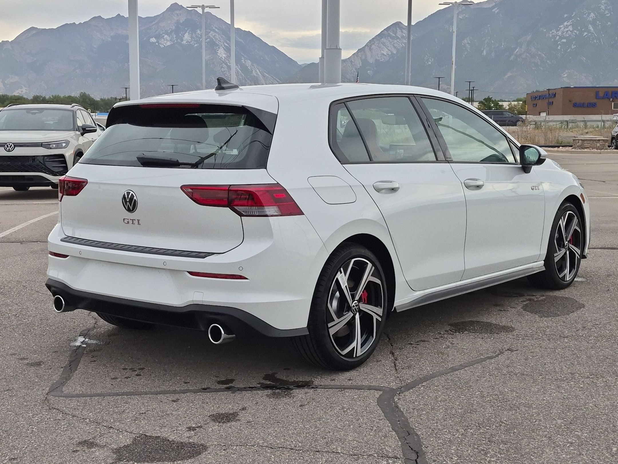 New 2026 Opal White Pearl Volkswagen SE image 3