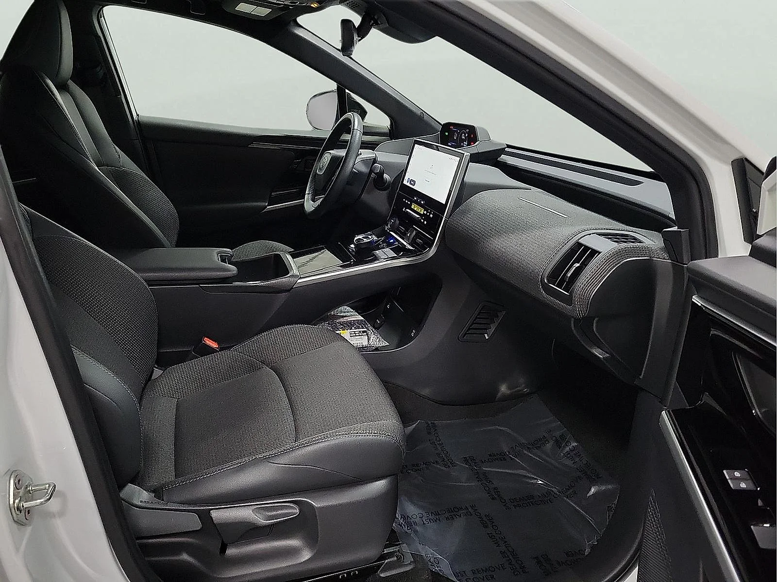 Certified Used 2023 WIND CHILL PEARL Toyota XLE image 15