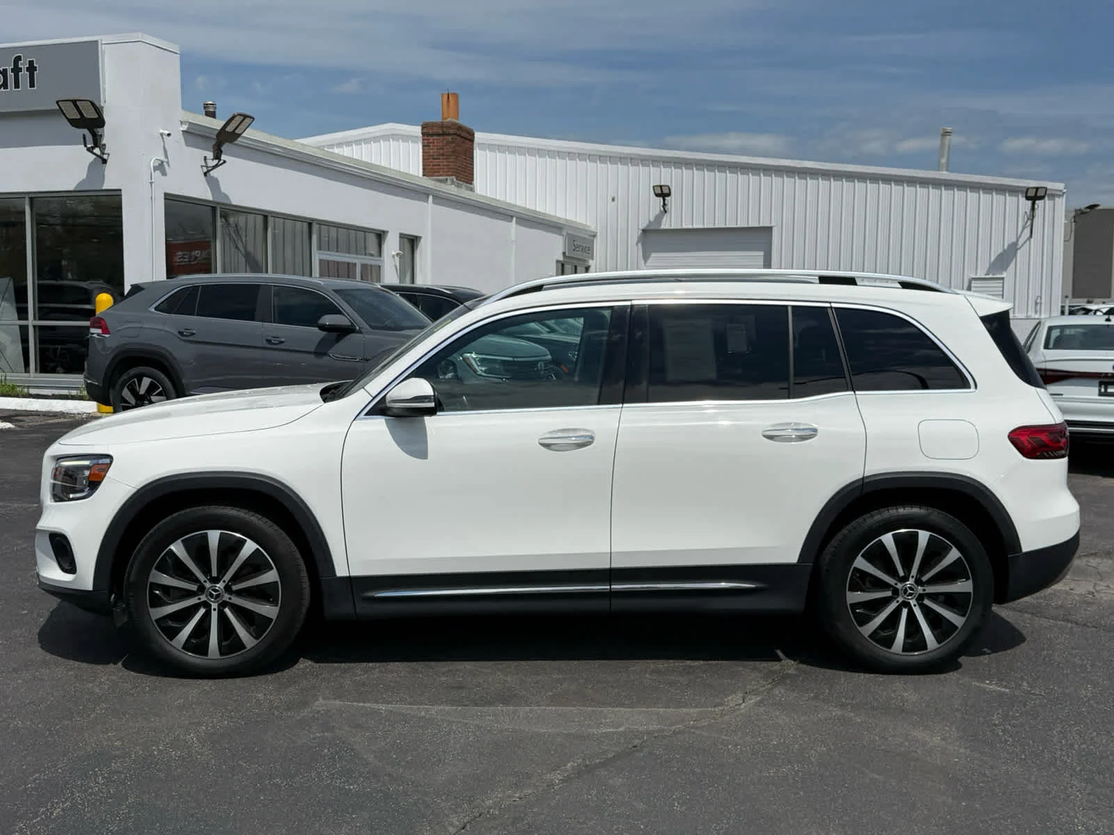 Used 2023 Polar White Mercedes-Benz GLB 250 image 4