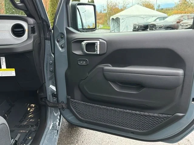 New 2026 Anvil Clear-Coat Exterior Paint Jeep Sport S image 25