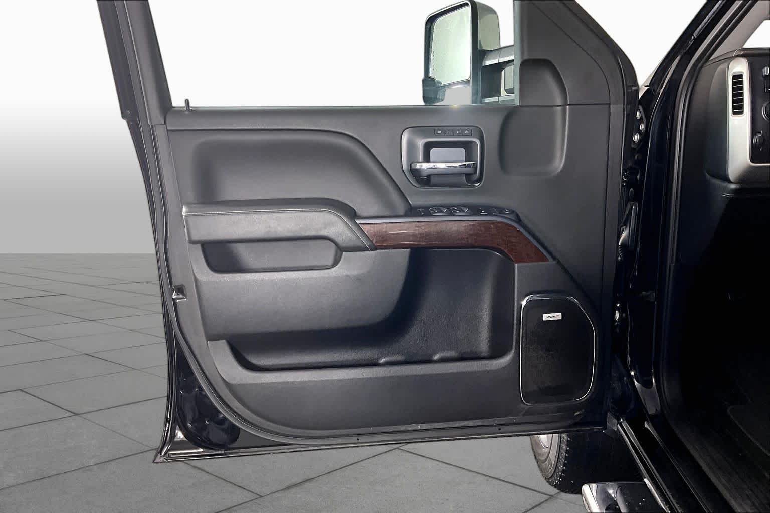 Used 2018 Onyx Black GMC SLT image 21