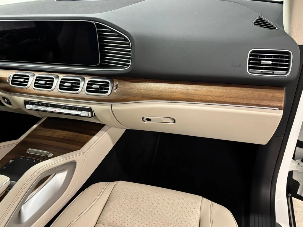 Used 2025 White Mercedes-Benz GLE 450e image 22