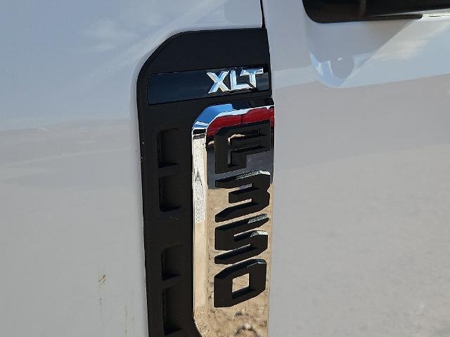 New 2027 Oxford White Ford F-350® XLT image 39