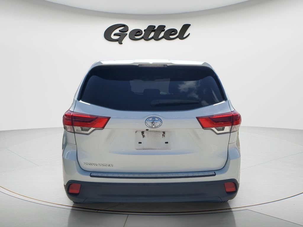 Used 2018 White Toyota LE image 4